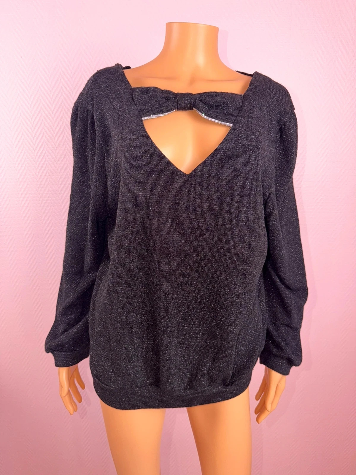Shiny pull-style women's t-shirt, lightweight, never worn – photo 2